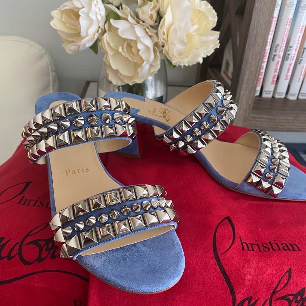 Beautiful Louboutin sandals block heel and comfy